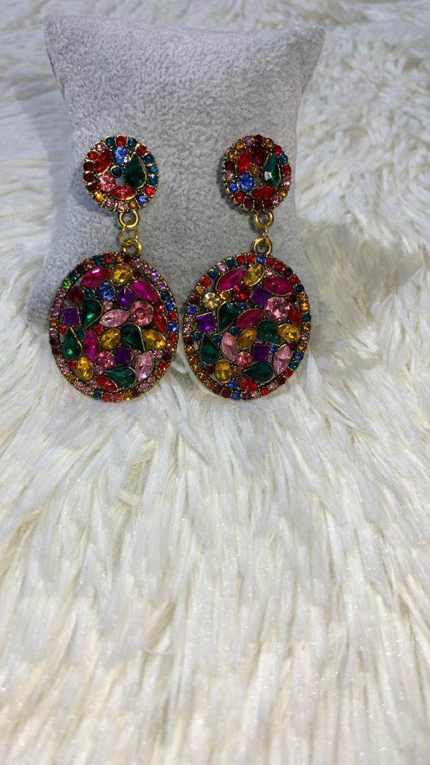 أقراط متدلية دائرية بكريستال متعدد الألوان