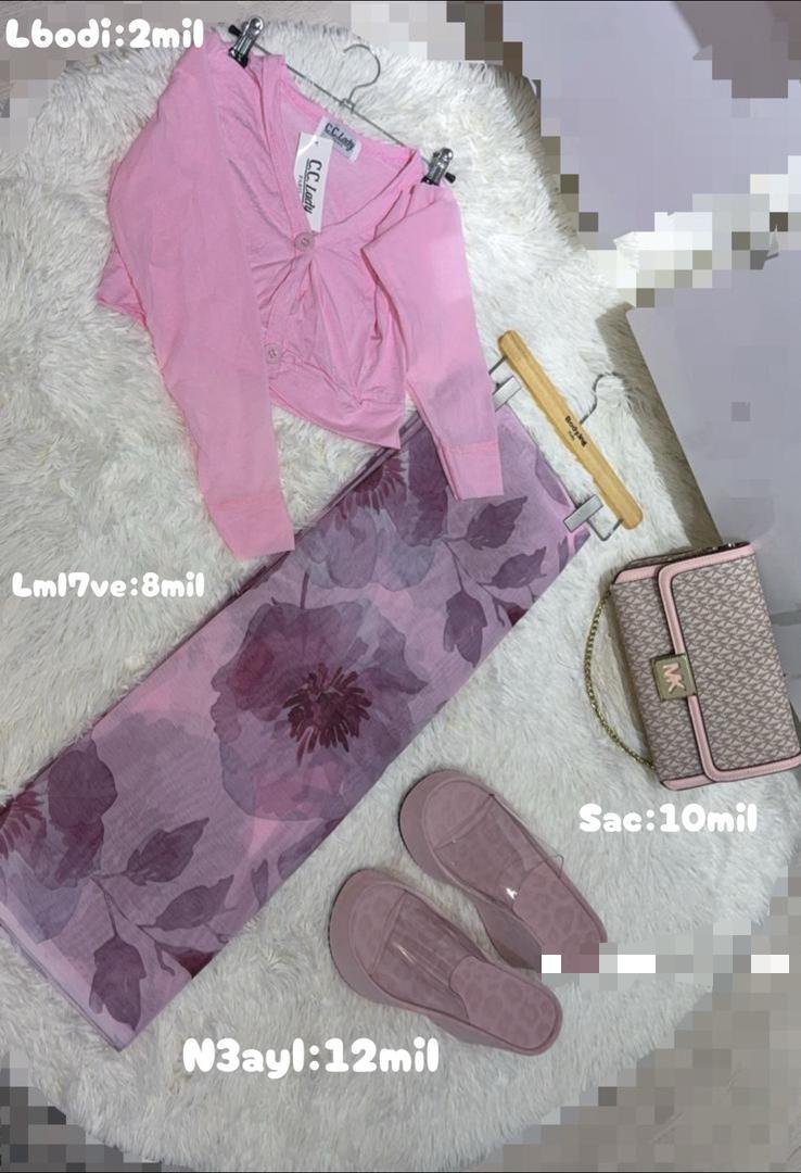 طقم وردي — لبودي وملحفة ونعايل وساك